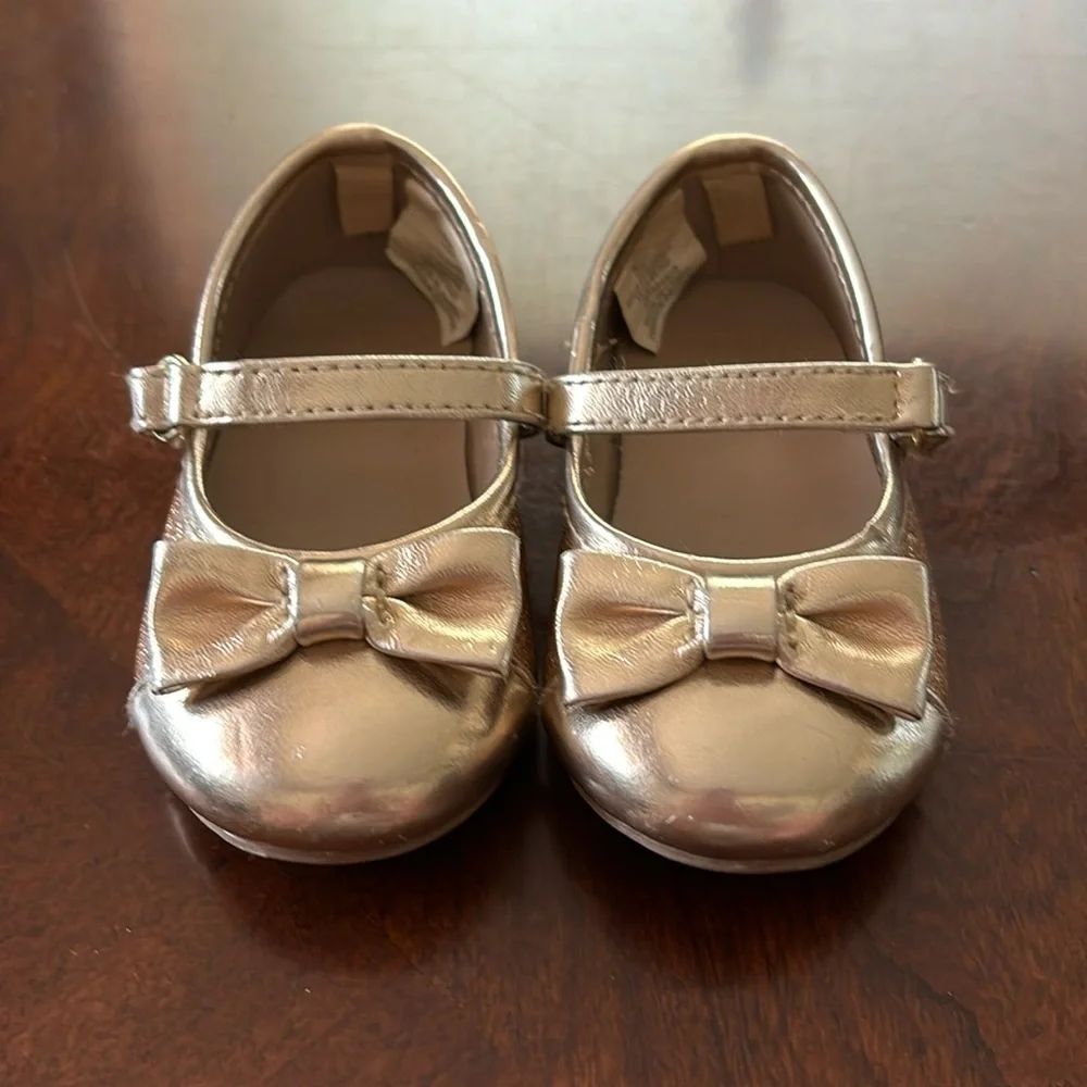 Gymboree gold glitter shoes, size 5